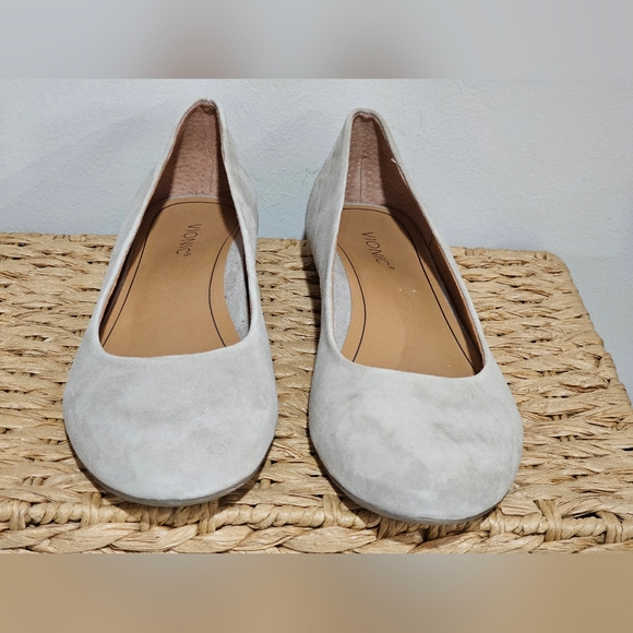 NWOT  VIONIC  Hannah Suede Leather Ballet Taupe Gray Ortho Arch Support Flats 10 - Picture 2 of 9